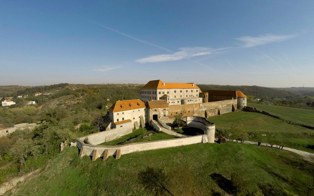 Hrad a zámek Dolní Kounice
