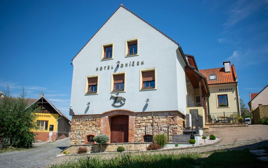 Hotel a restaurace Koníček