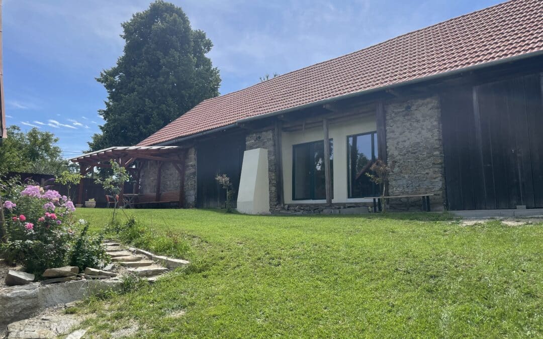 Kouzelná svatební stodola a chalupa Veselka